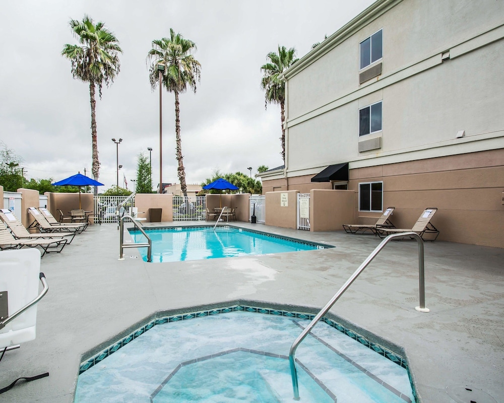 swimming pool spa