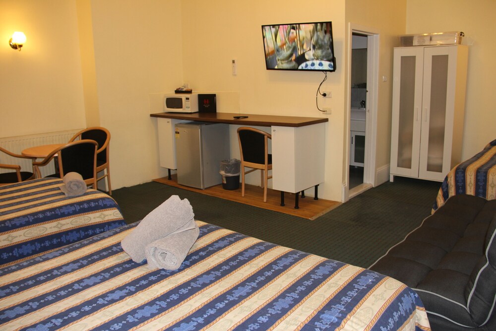 Heritage, Family, Queen Bed، Alpine Heritage Motel 2/4