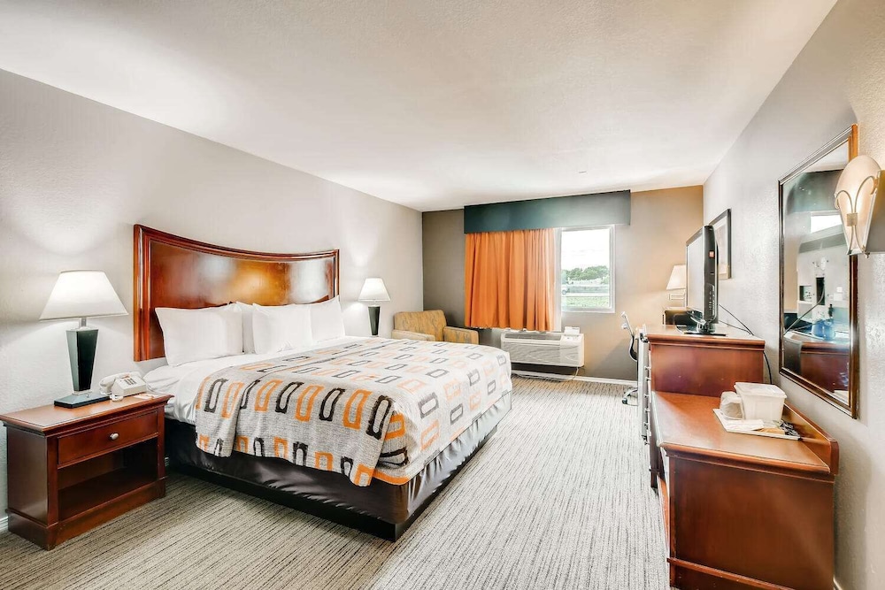 DELUXE, SINGLE, KING BED