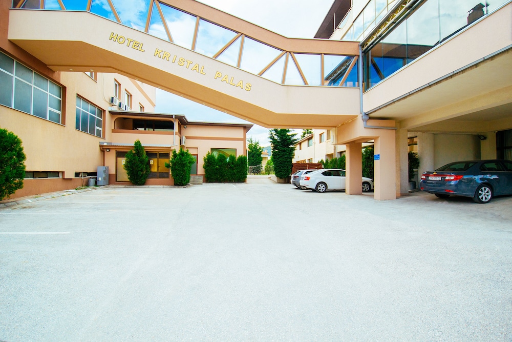 Kristal Palace Hotel 61/71