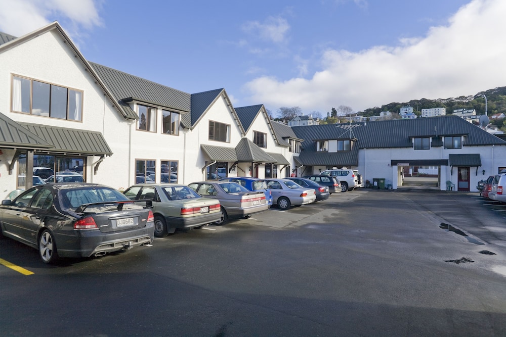 Allan Court Motel 52/66