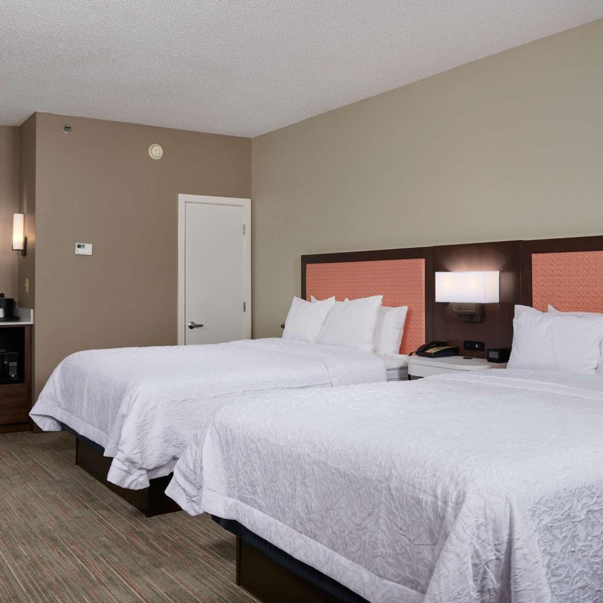 ROOM, 2 QUEEN BEDS, SOFA