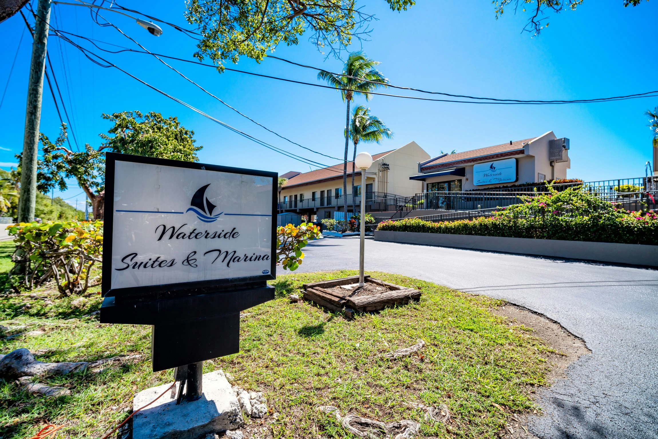 Waterside Suites And Marina 41/43