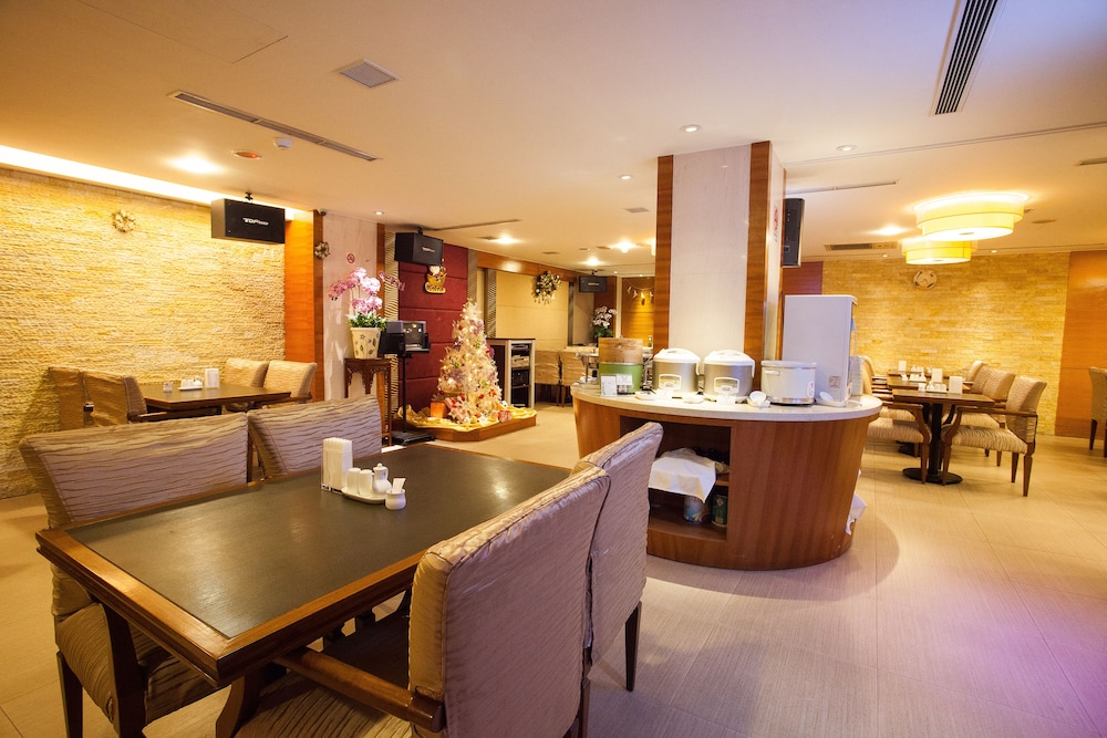 Rich Garden Hotel 53/68