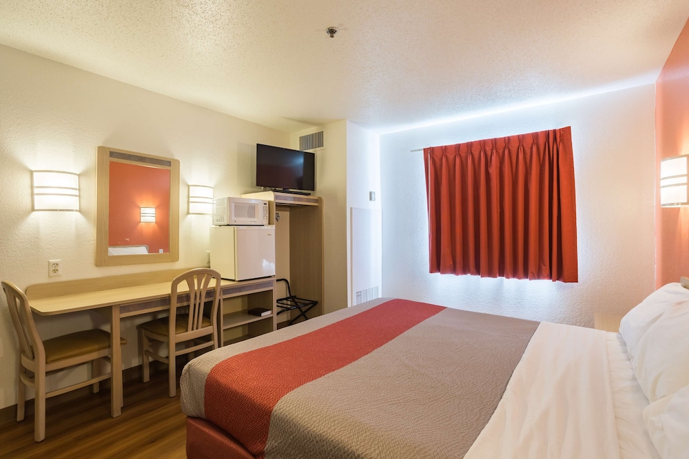 Motel6 Dale, IN 14/45