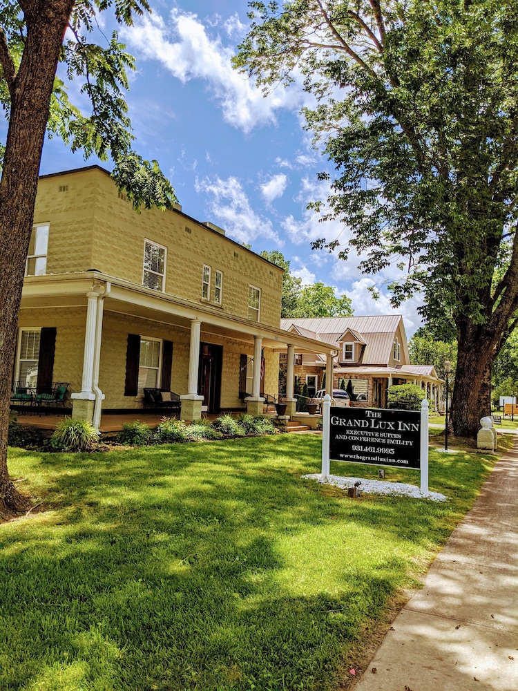 Grand Lux Inn 41/47