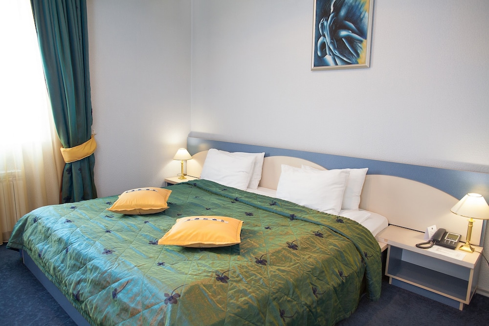 Golden Dragon Hotel 23/75