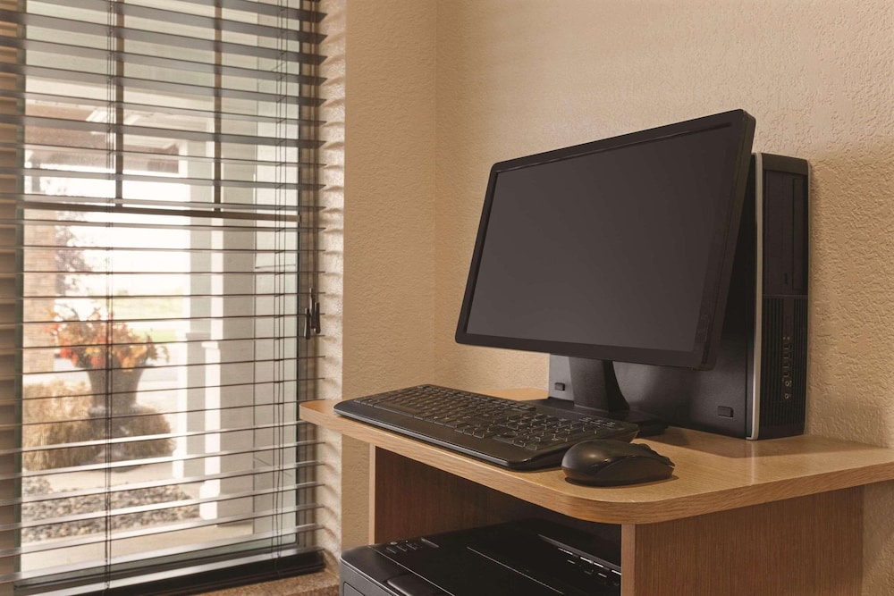 Country Inn Suites By Radisson Willmar Mn 32/39