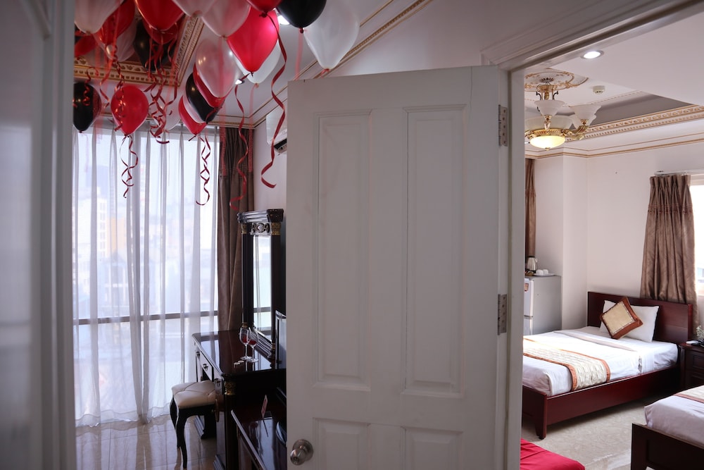 Happy Land Hotel 28/69