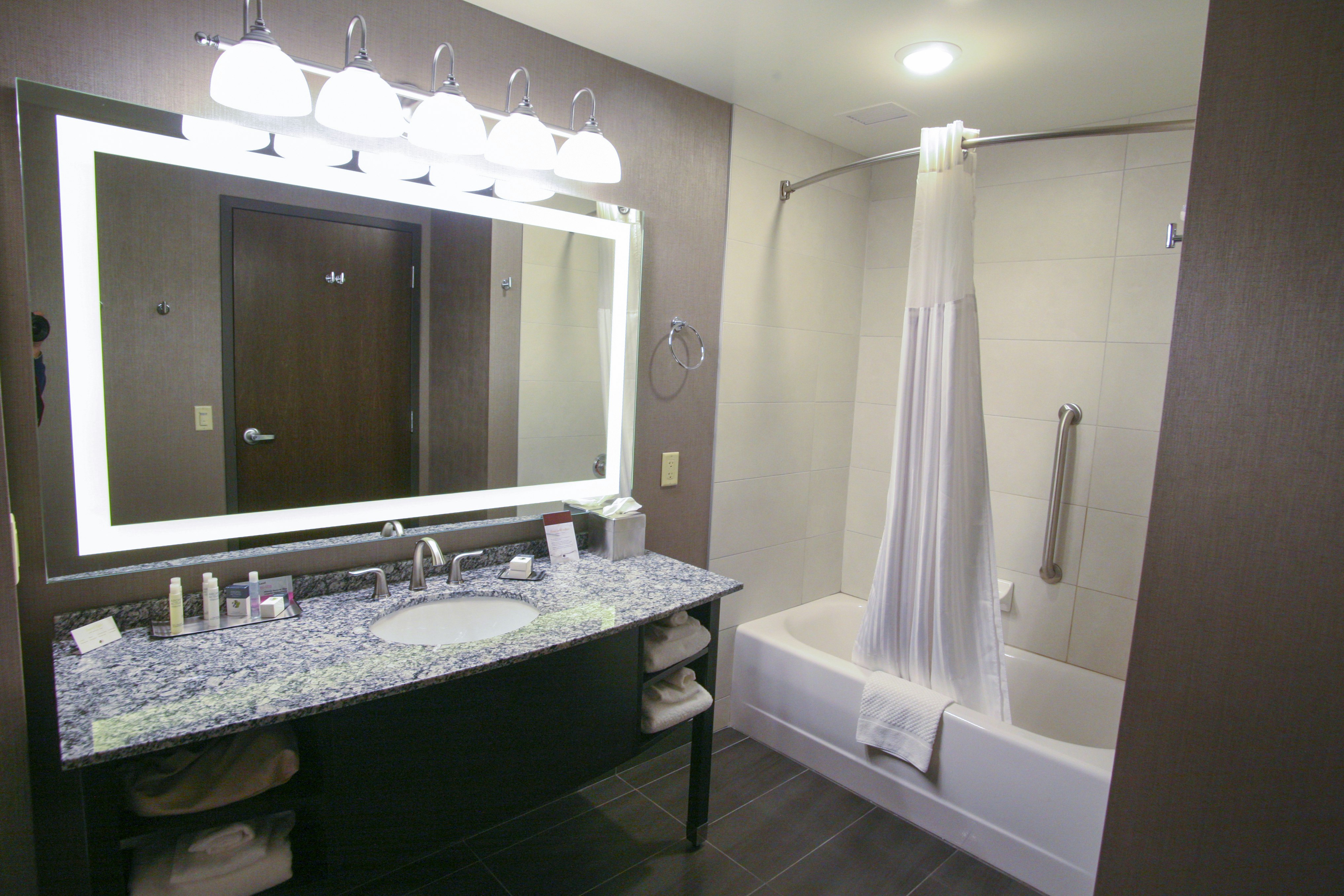 Doubletree By Hilton Hotel Bemidji 34/35