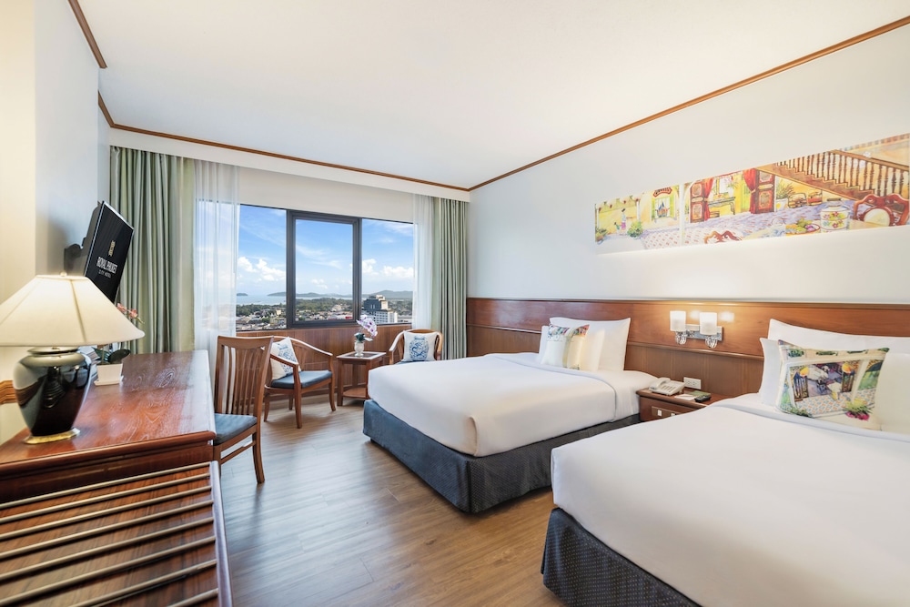 غرفة بريميير سوبيريور بإطلالة جزئية على البحر، Royal Phuket City Hotel 5/10