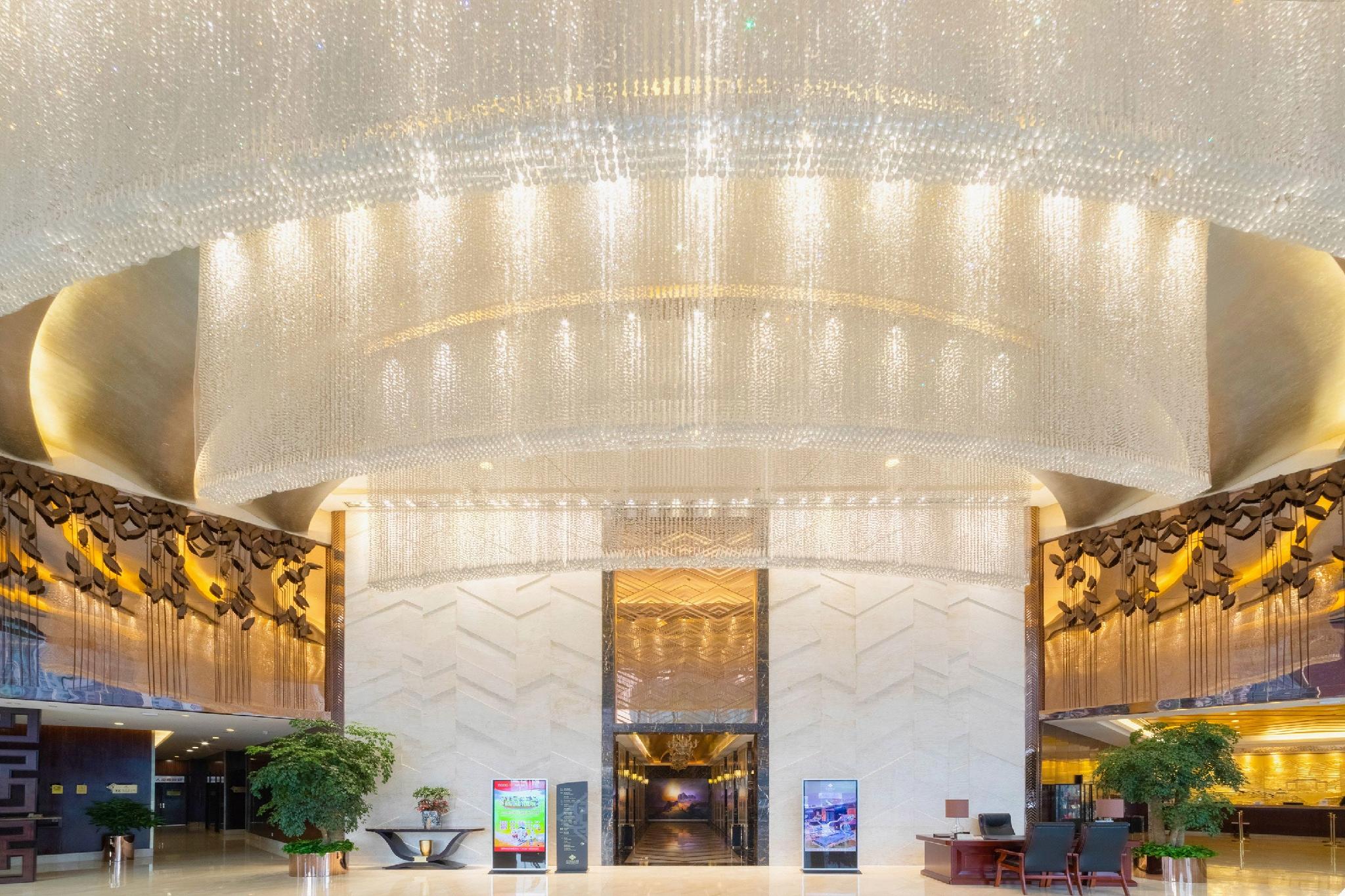 Cenbest Jinling Grand Hotel 5/60
