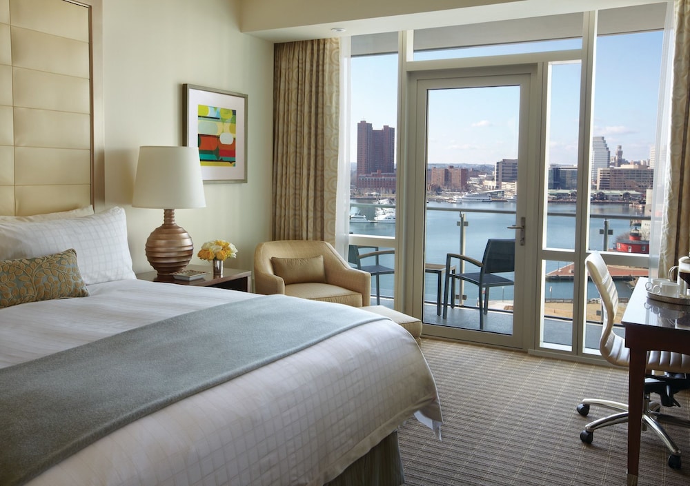 ROOM, KING BED, HARBOUR VIEW, BALCONY