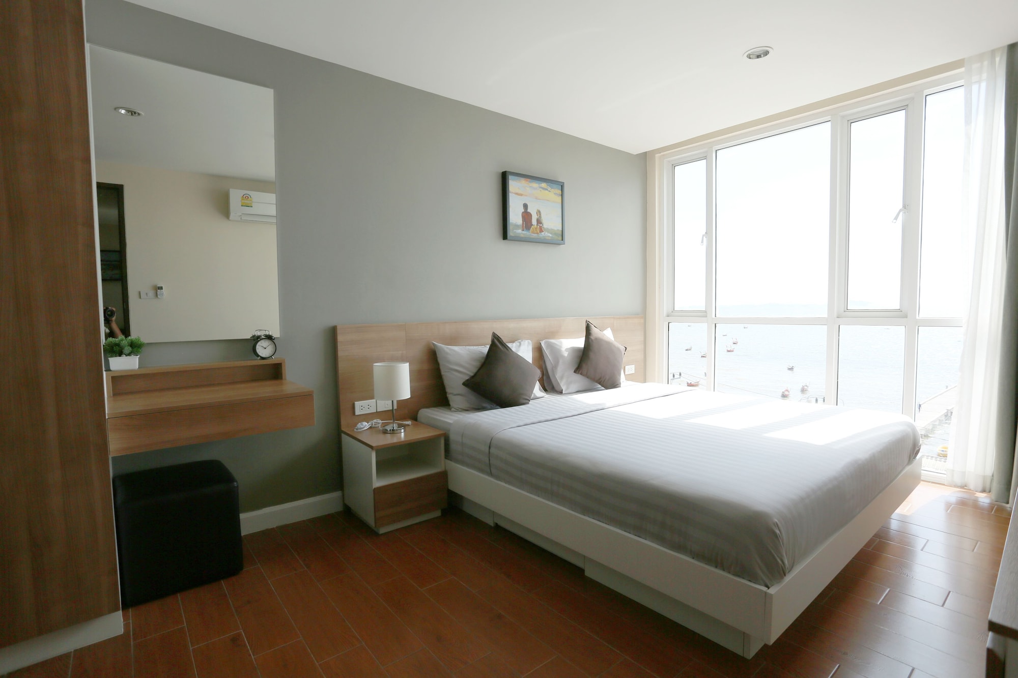 1 BEDROOM, SUITE