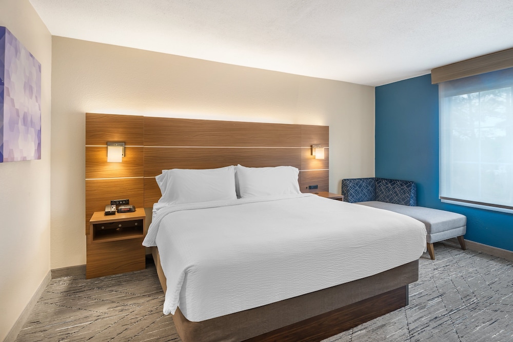 Holiday Inn Express Petersburg 30/70