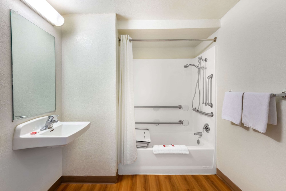 Travelodge by Wyndham Essington / Philadelphia Airport 18/19