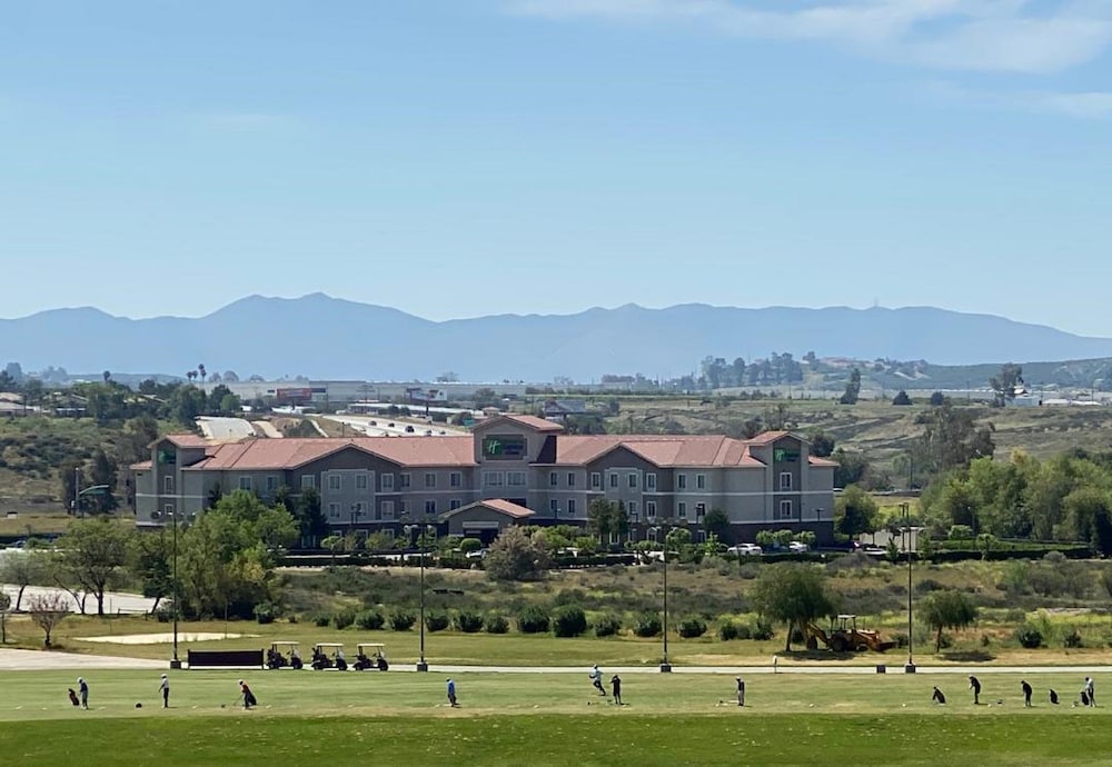 Holiday Inn Express Hotel And Suites Beaumont Oak Valley 63/66