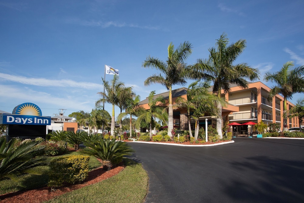 Days Inn by Wyndham Sarasota Bay 1/34
