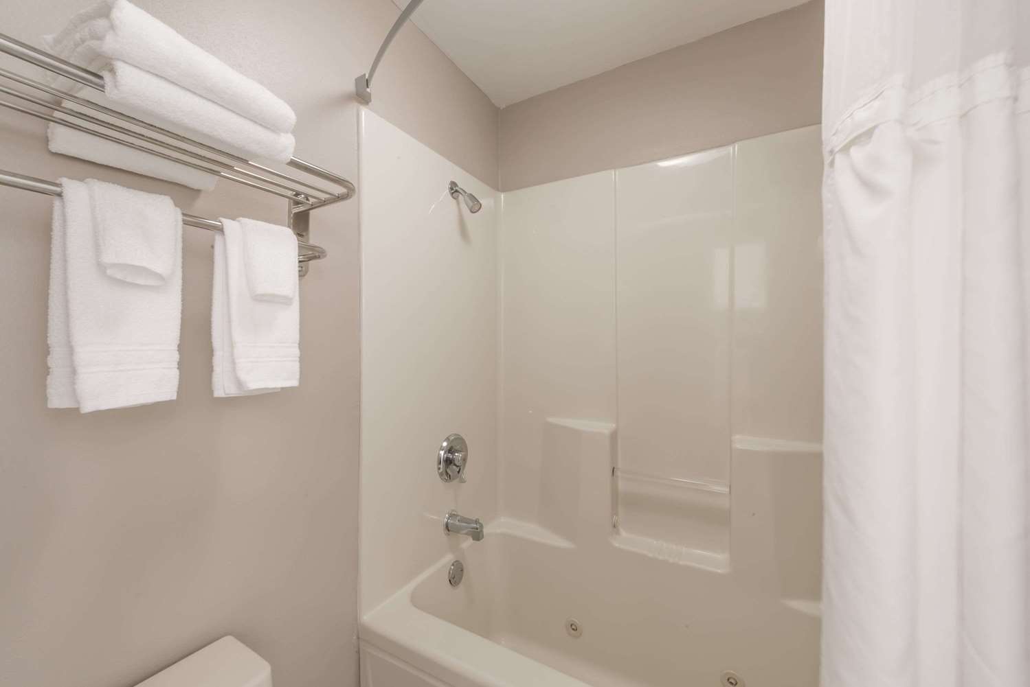 Super 8 By Wyndham Alexander City 29/29