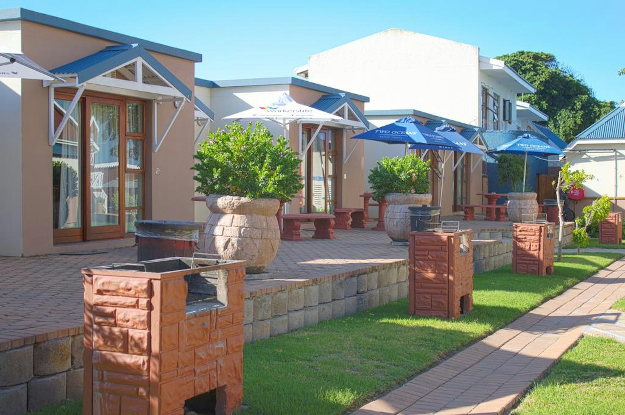 Oceans Hotel and Self Catering 14/16