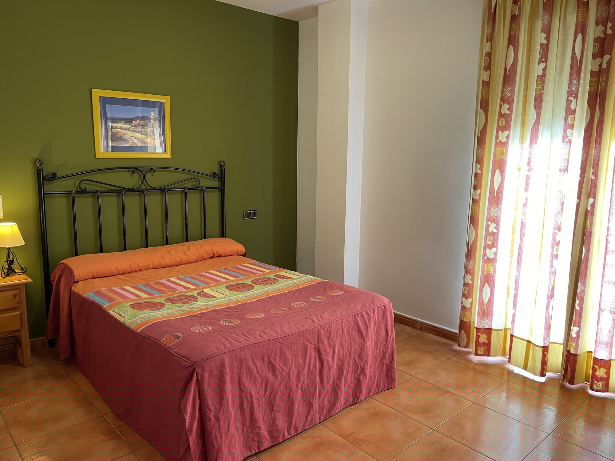 ROOM, SINGLE