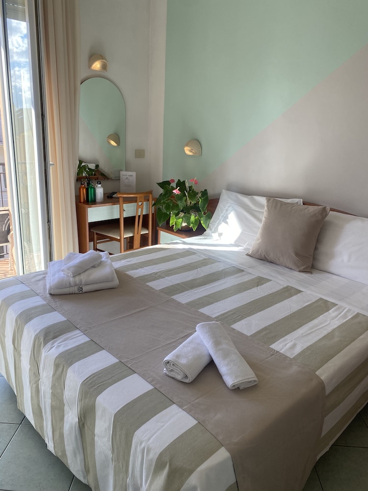 غرفة بسرير مزدوج أو سريرين منفصلين، Hotel Villa Caterina 6/10