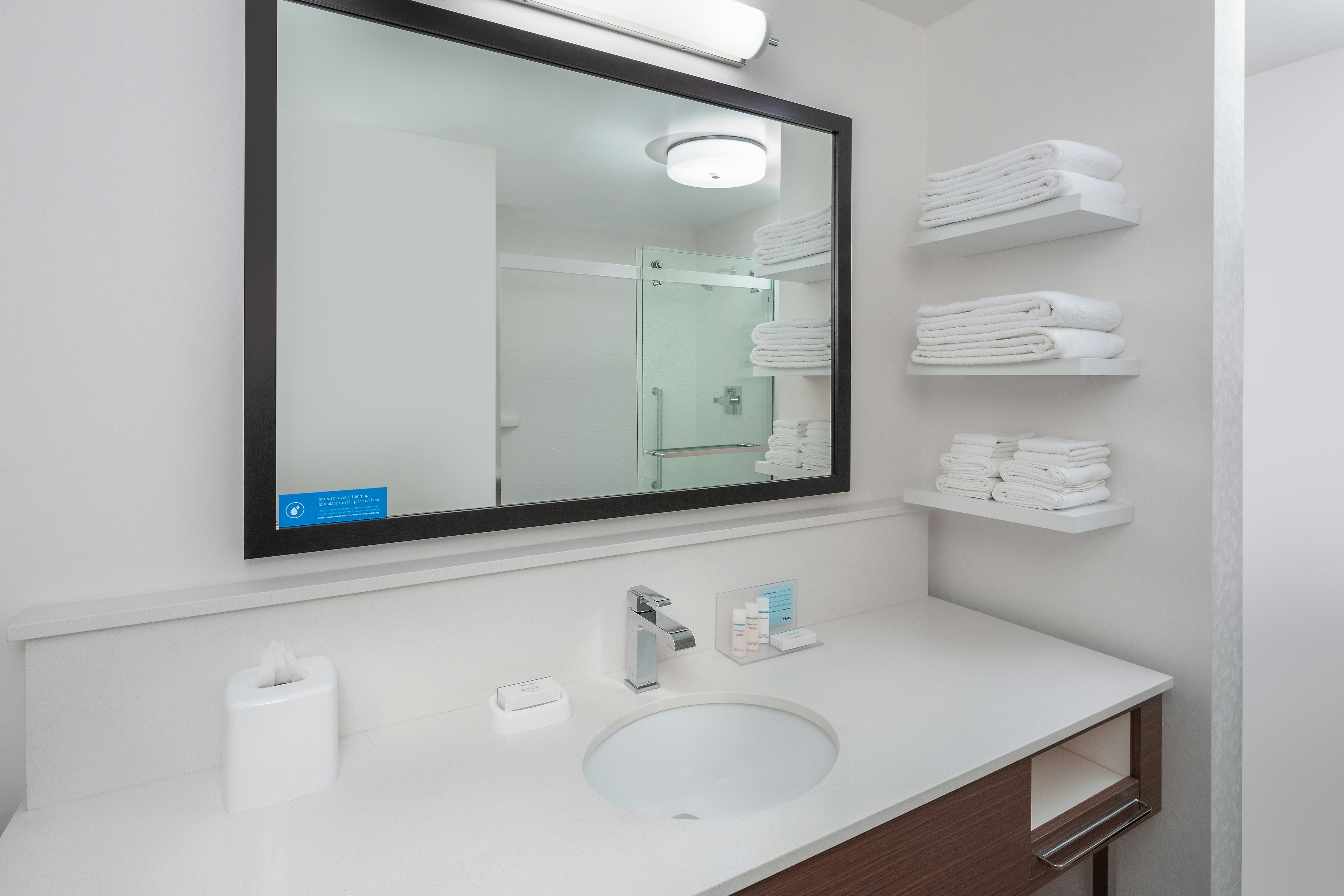جناح بسرير كينج، Hampton Inn and Suites San Diego Airport Liberty Station 3/3