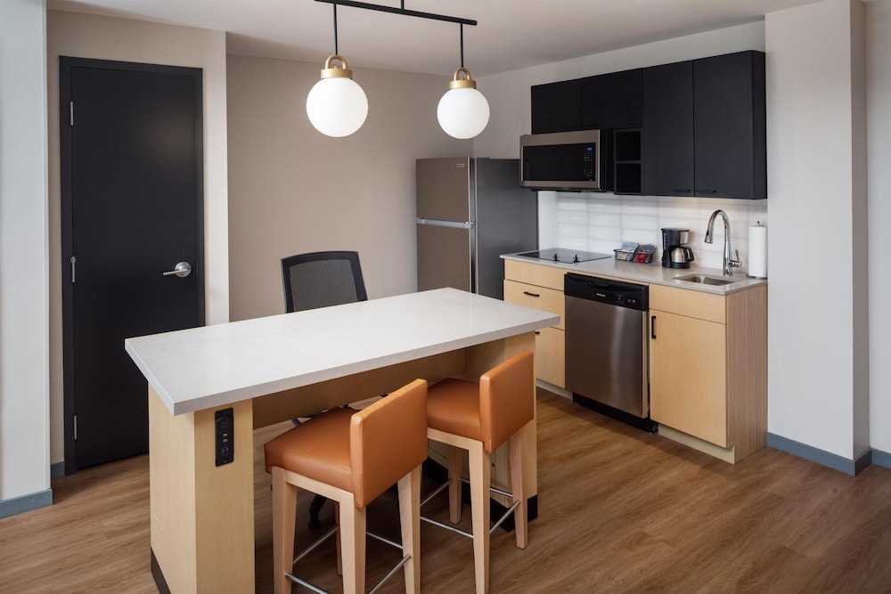 Hyatt House Destin 36/50