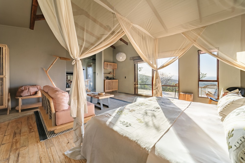 Rhino Ridge Safari Lodge 20/50