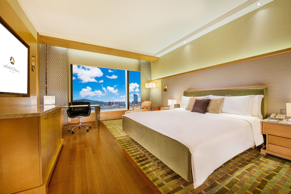 DELUXE, KING BED