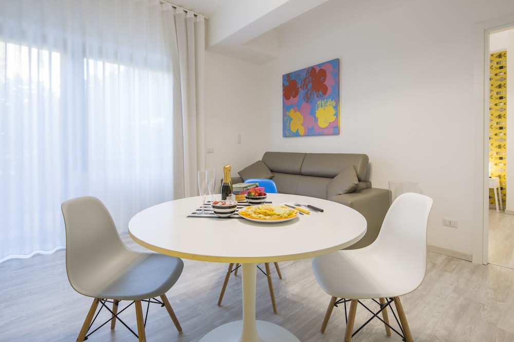 Flower Suites Sorrento 32/39