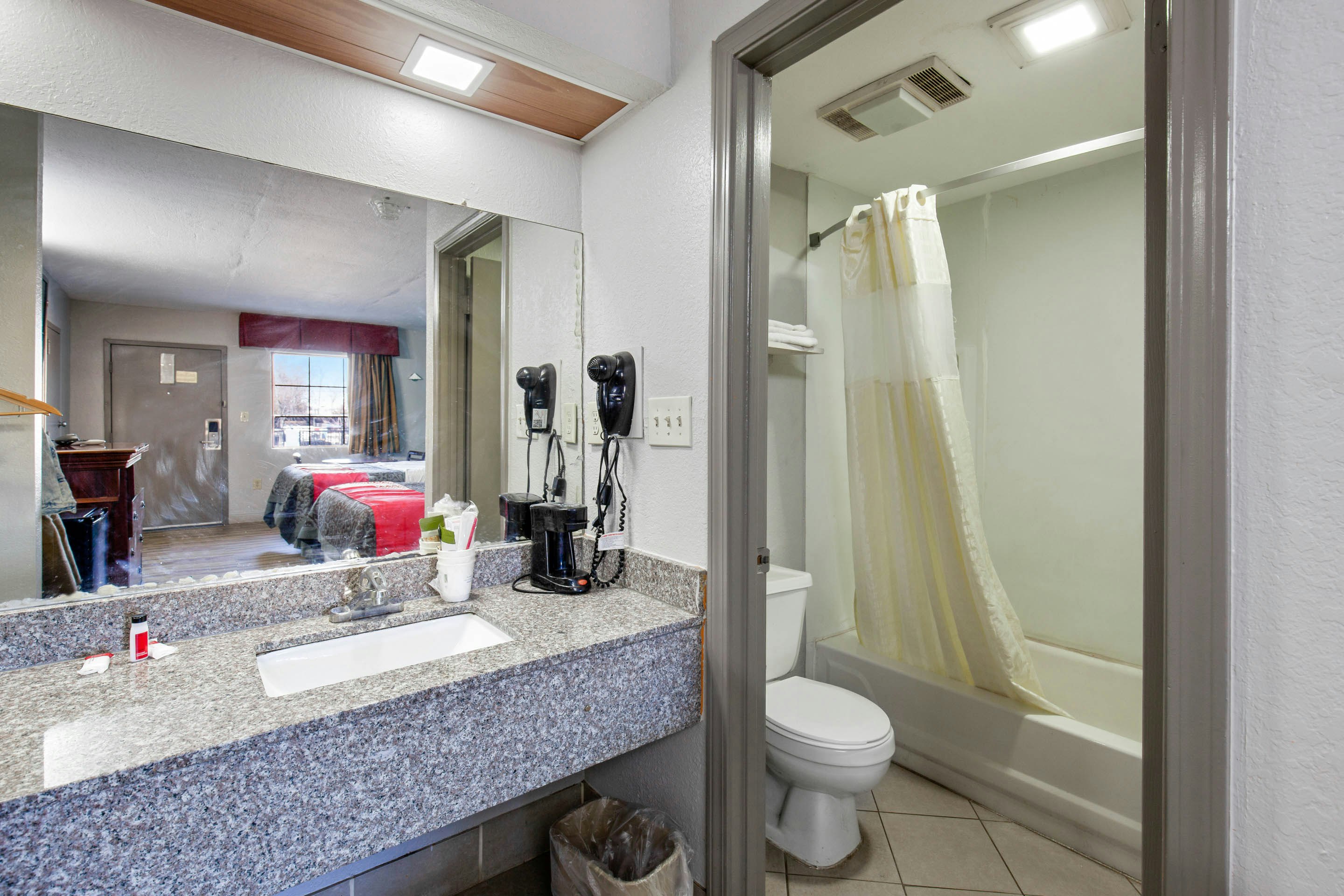 غرفة بسريرين مزدوجين للمدخنين، Hotel O Columbia Downtown near I-65 5/6