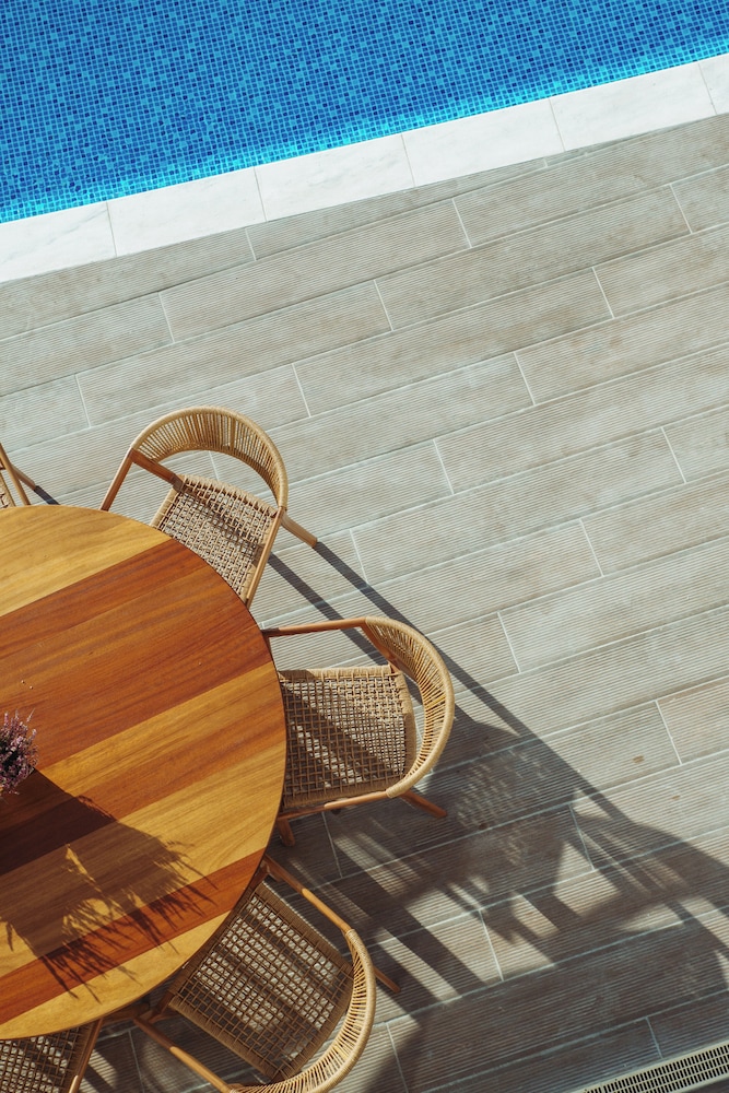 LIV & Co Suites & Villas 32/37