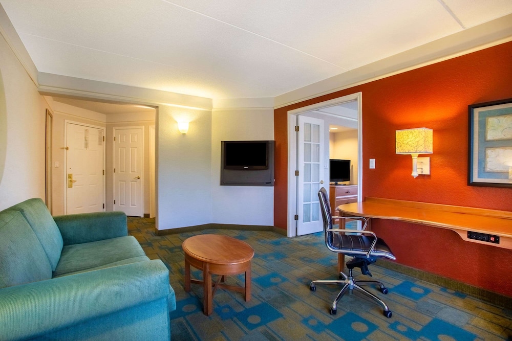 La Quinta Inn & Suites by Wyndham Charlotte Airport South 33/46