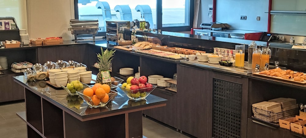 restaurant cafeteria
