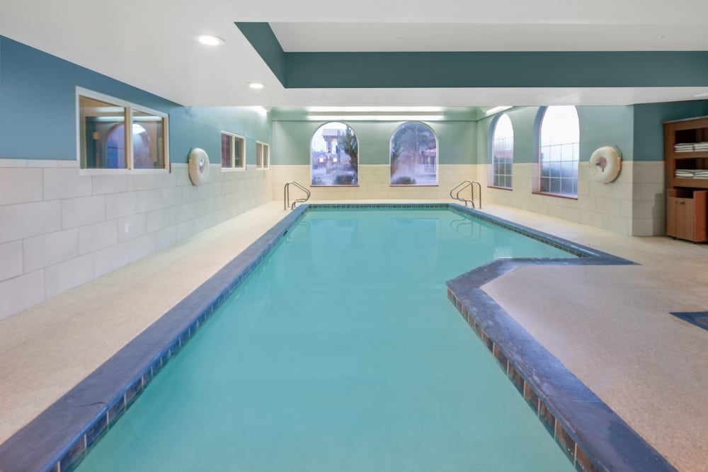 Holiday Inn Express Hotel Suites Bishop 3/75