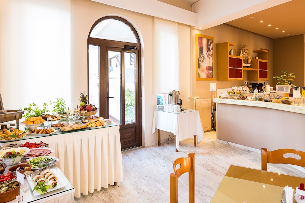Eltina Hotel 7/50