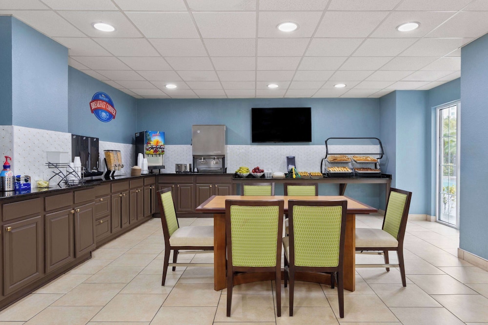 Baymont by Wyndham Orlando-International Dr-Universal Blvd 33/50