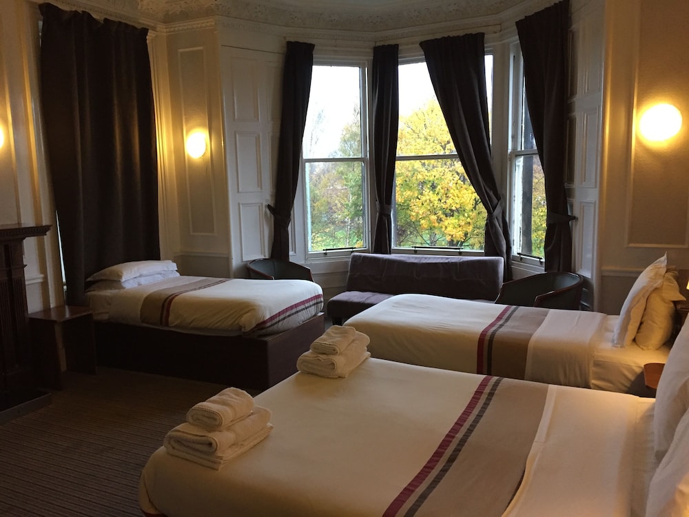Edinburgh House Hotel 11/50