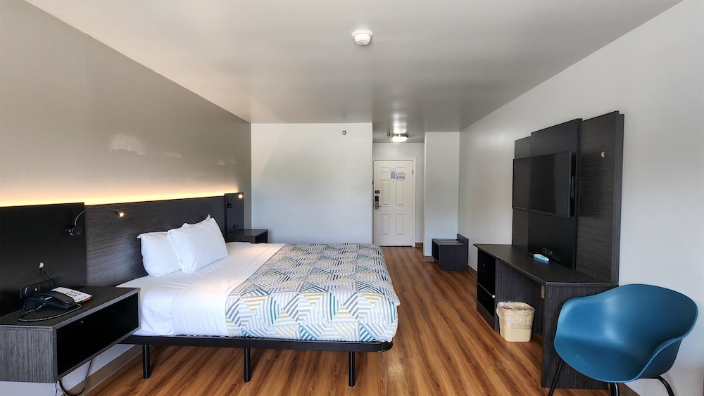Motel6 Ennis, TX 15/66