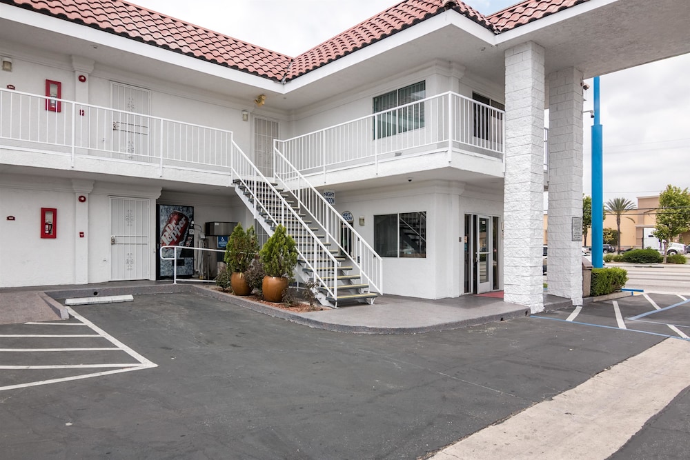 Motel6 Norwalk, CA 33/43