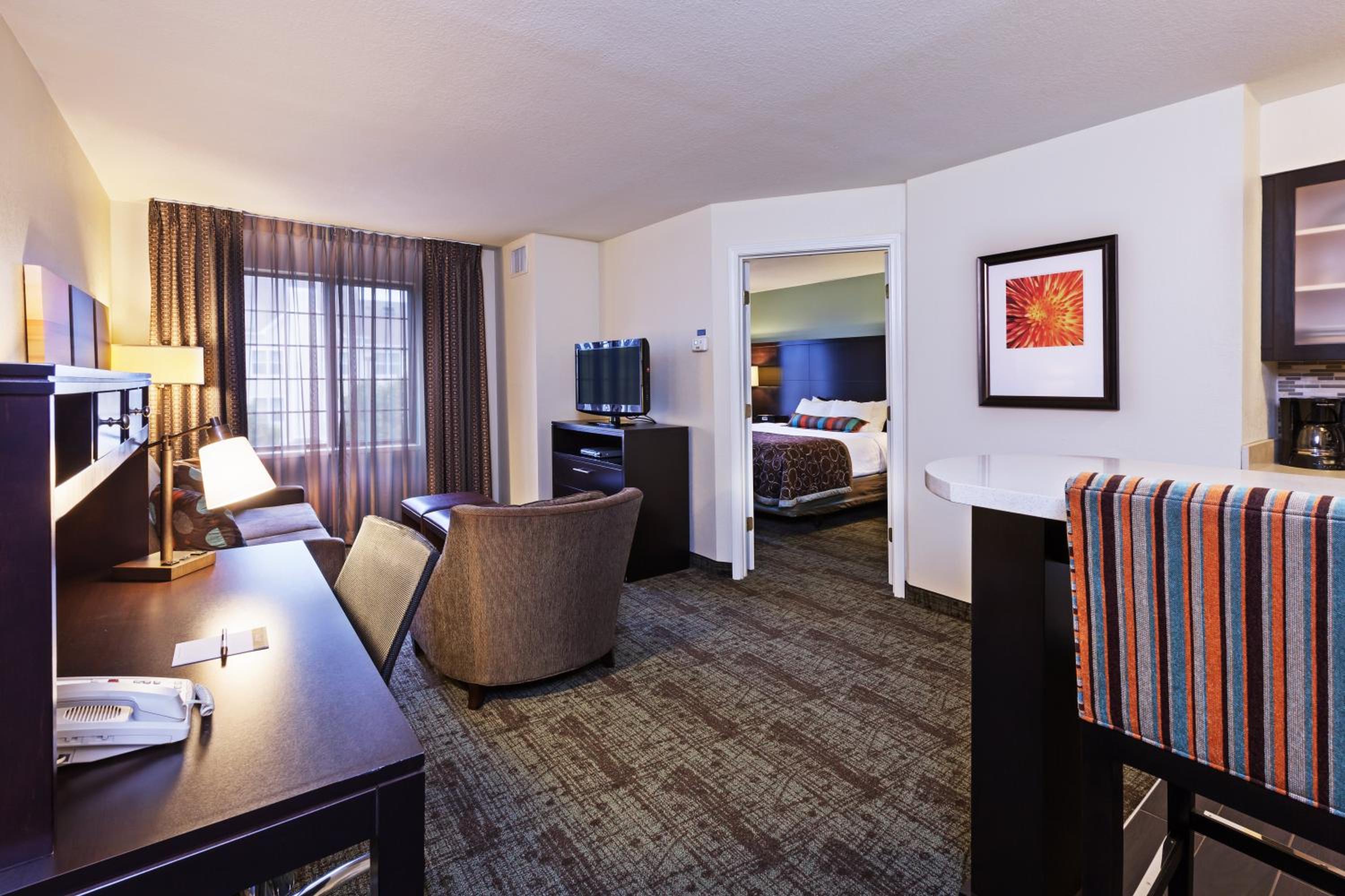 1 Bedroom, Suite, Queen Bed