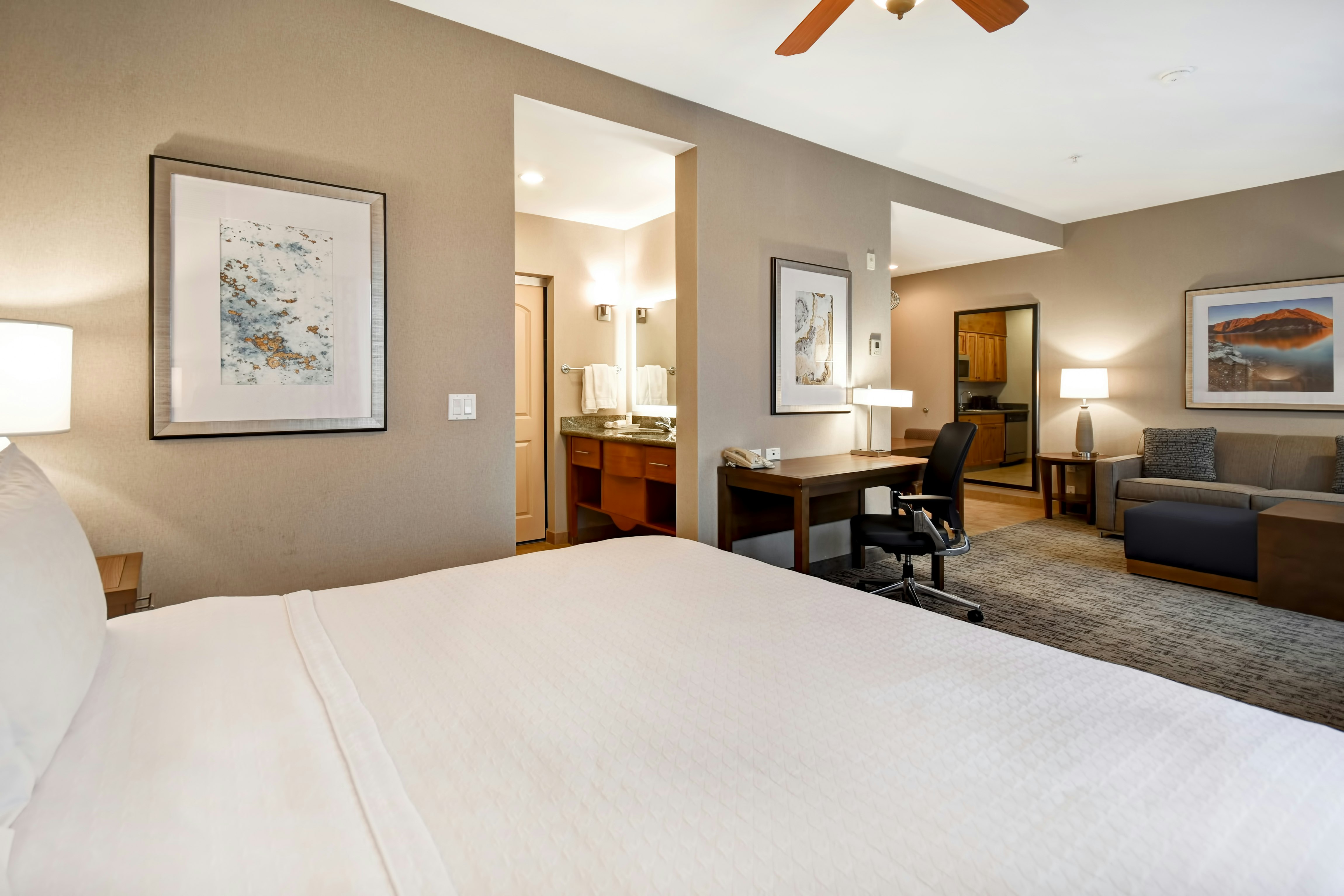 STUDIO, SUITE, QUEEN BED