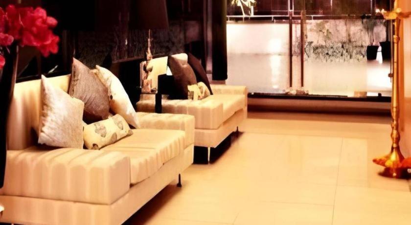 Mumbai Metro - The Executive Hotel 16/42