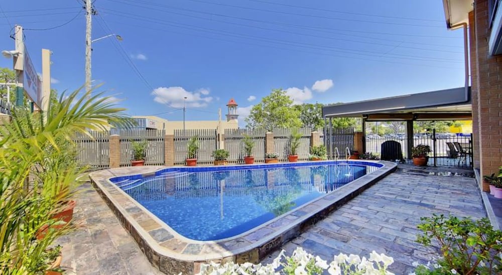 Raintree Motel Townsville 24/37