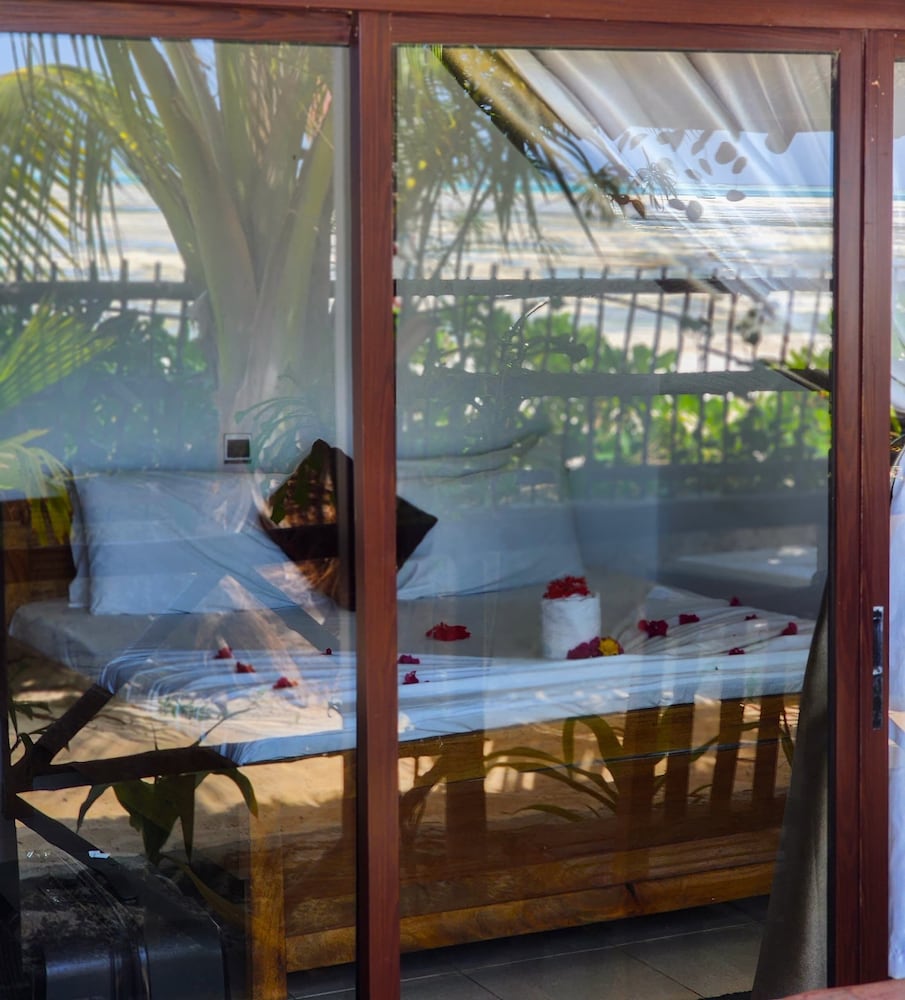 Jambiani White Sands Beach Bungalows 35/68