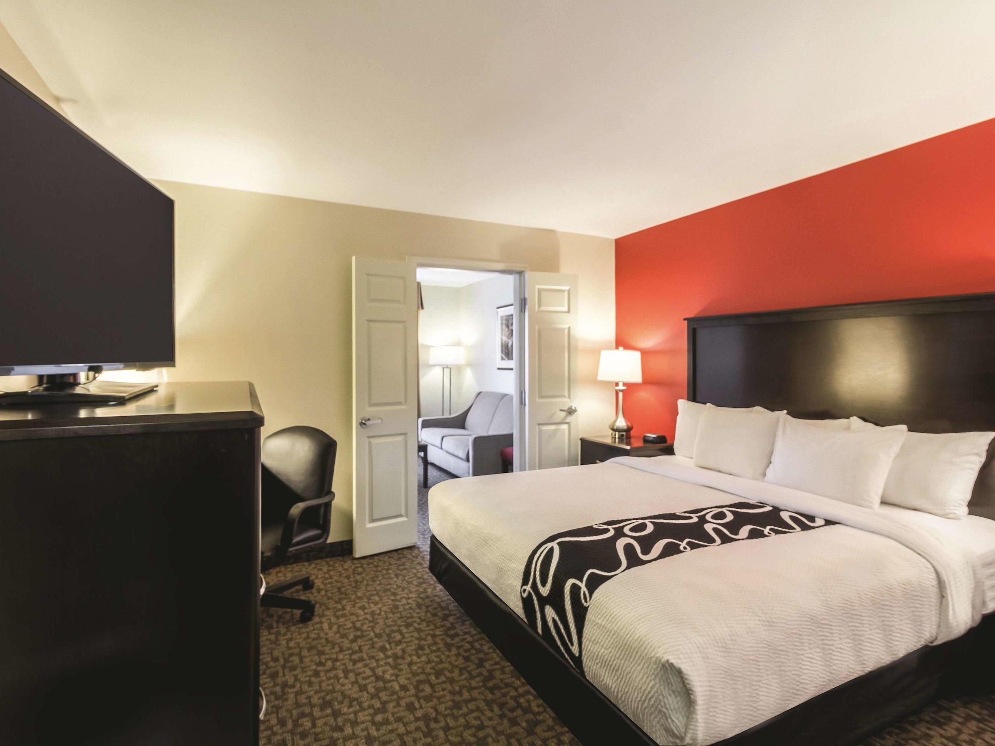 SUITE, KING BED