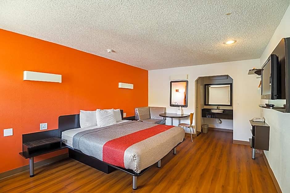 Motel6 Blue Springs, MO 6/24