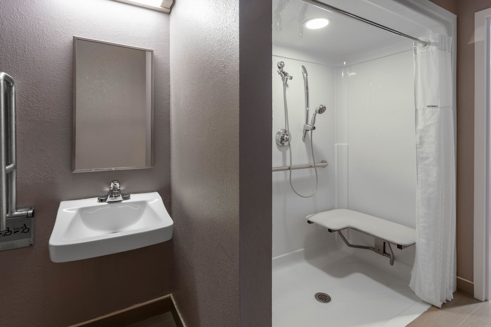 Microtel Inn And Suites Bethel 11/28
