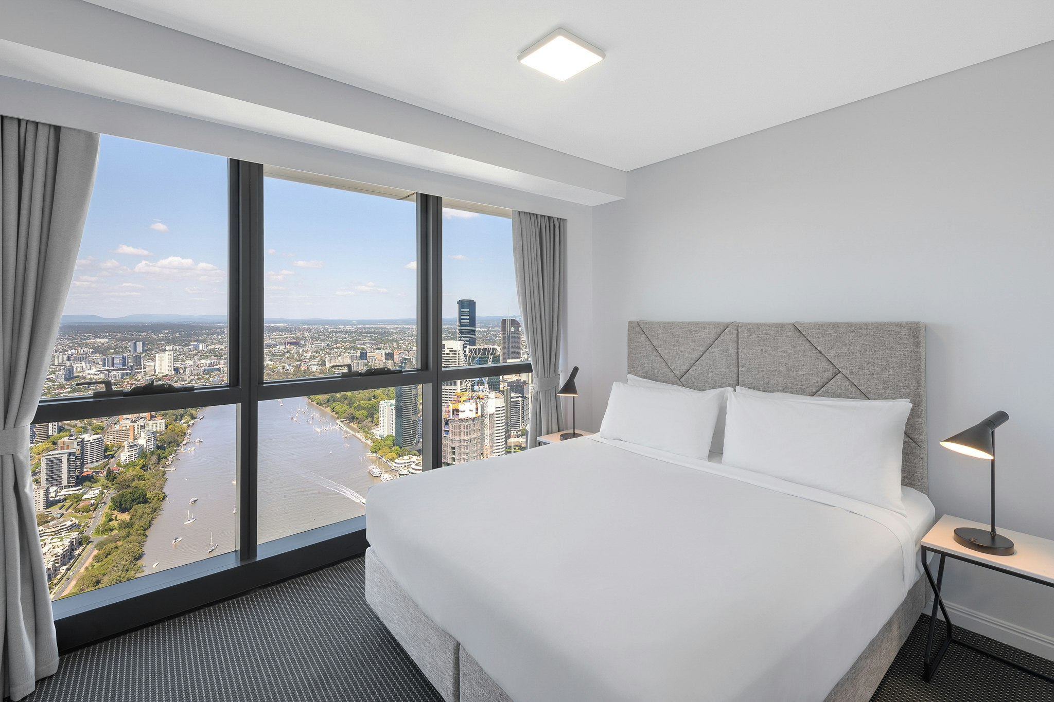 Meriton Suites Adelaide Street 4/17